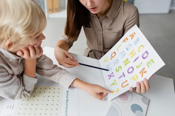 Sesión de logopedia infantil para pacientes de Casarrubuelos